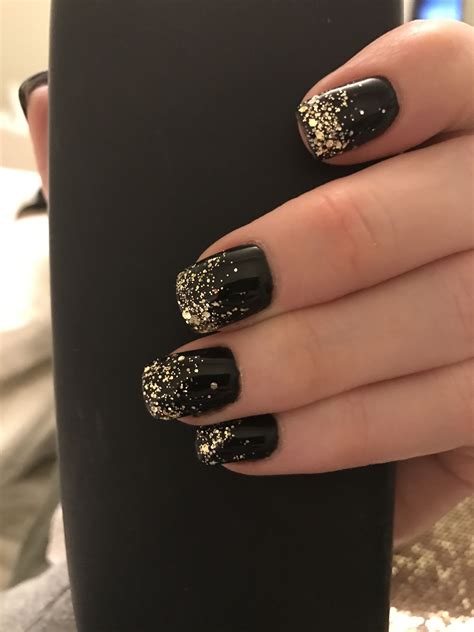 Black Nails With Gold Glitter Pin by Kat Rosenberg on My acrylic nails | Black acrylic nails, Acrylic